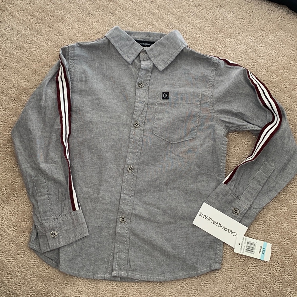 Collared shirt with side arm racing stripes